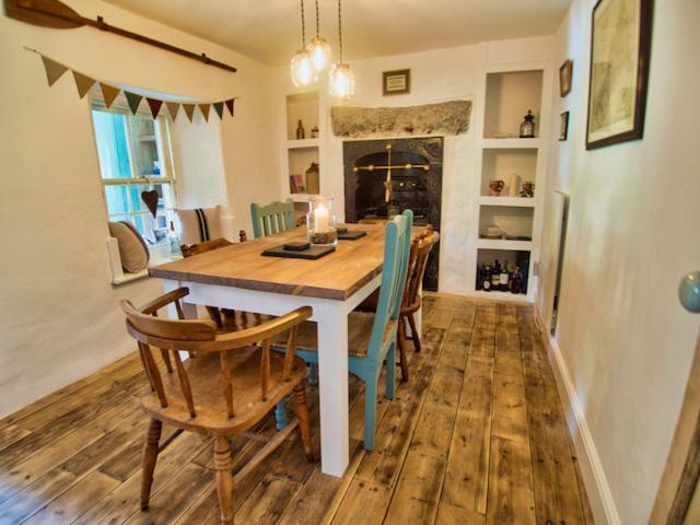 Knocker Cottage Is A 3 Bedroom Made Up Of 1 Double Bedroom And 2 Small Double Bedrooms In Small Village 10 Min To Beaches Camborne Eksteriør bilde