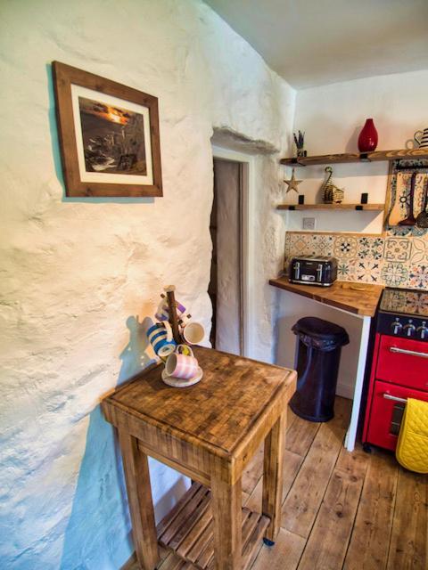 Knocker Cottage Is A 3 Bedroom Made Up Of 1 Double Bedroom And 2 Small Double Bedrooms In Small Village 10 Min To Beaches Camborne Eksteriør bilde